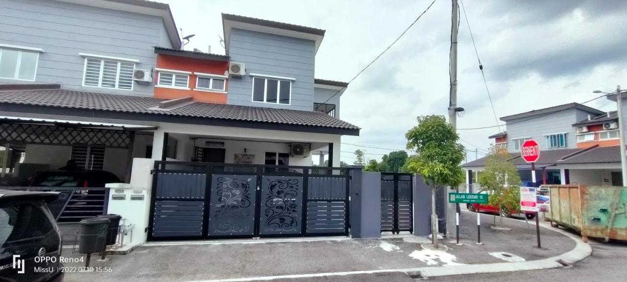 Rania Homestay With Private Pool Seri Iskandar Perak Near Utp Uitm Kampong Bota Road Exterior photo