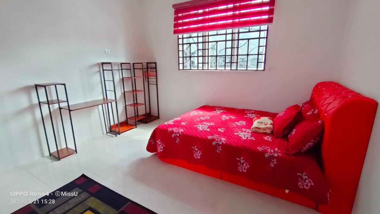 Rania Homestay With Private Pool Seri Iskandar Perak Near Utp Uitm Kampong Bota Road Exterior photo