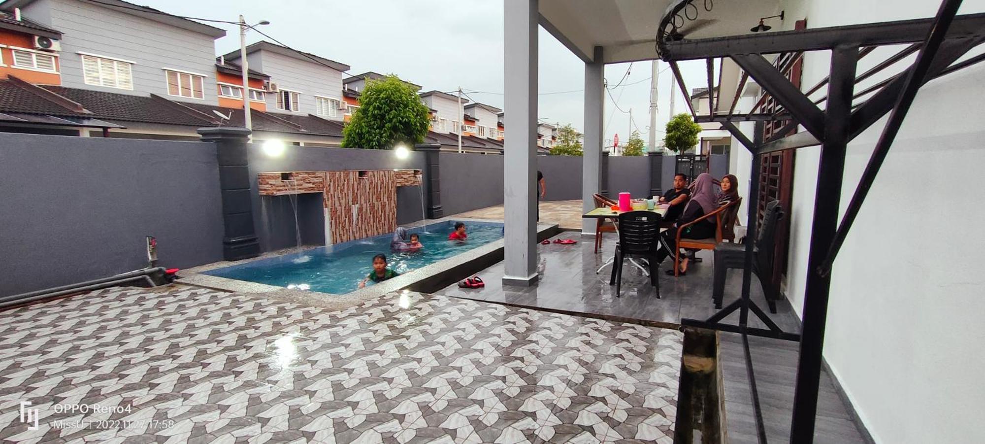 Rania Homestay With Private Pool Seri Iskandar Perak Near Utp Uitm Kampong Bota Road Exterior photo